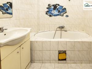 Prodej bytu 3+1, Cheb, Cechovní, 84 m2