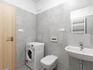 Pronájem bytu 2+kk, Praha - Vysočany, Svatošových, 46 m2