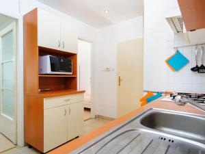 Pronájem bytu 2+kk, Praha - Břevnov, Mládeže, 49 m2