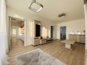 Pronájem bytu 4+1, České Budějovice - České Budějovice 6, Na Nábřeží, 84 m2