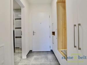 Pronájem bytu 1+kk, Praha - Malešice, Azzoniho, 36 m2