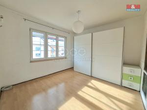 Prodej bytu 2+1, Ostrov, Hlavní třída, 60 m2