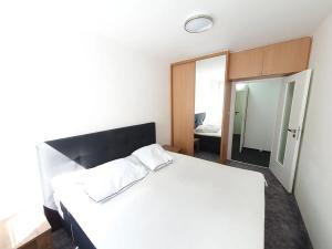 Pronájem bytu 2+kk, Praha - Záběhlice, Švehlova, 45 m2