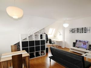 Pronájem bytu 1+kk, Praha - Vršovice, Krymská, 42 m2