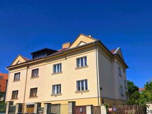 Prodej činžovního domu, Praha - Žižkov, V domově, 390 m2