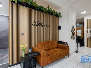 Pronájem obchodního prostoru, Plzeň - Vnitřní Město, Sedláčkova, 74 m2