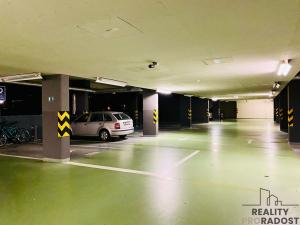 Pronájem garážového stání, Praha - Stodůlky, Svitákova, 15 m2