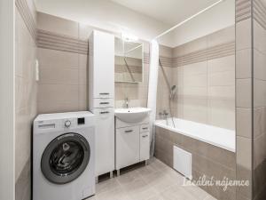 Pronájem bytu 3+kk, Praha - Smíchov, Churáňovská, 64 m2
