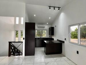 Prodej rodinného domu, Coxen Hole, Roatán, Honduras, 90 m2