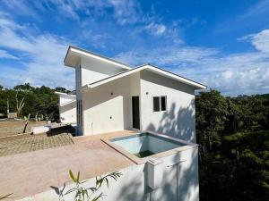 Prodej rodinného domu, Coxen Hole, Roatán, Honduras, 90 m2