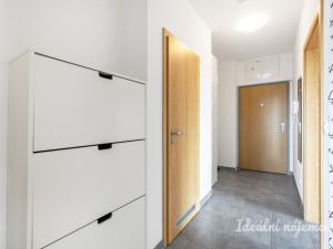 Pronájem bytu 2+kk, Praha - Horní Měcholupy, Na křečku, 56 m2