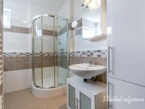 Pronájem bytu 2+kk, Praha - Horní Měcholupy, Na křečku, 56 m2