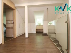 Prodej bytu 2+kk, Karlovy Vary, Nebozízek, 77 m2