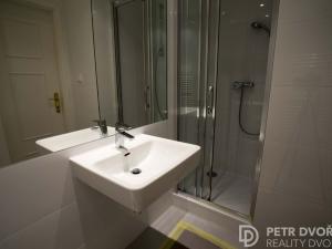 Pronájem bytu 1+1, Praha - Smíchov, U Pernikářky, 27 m2