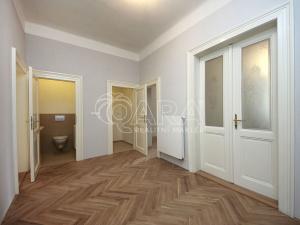 Pronájem kanceláře, Praha, Kořenského, 124 m2