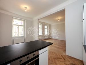 Pronájem kanceláře, Praha, Kořenského, 124 m2
