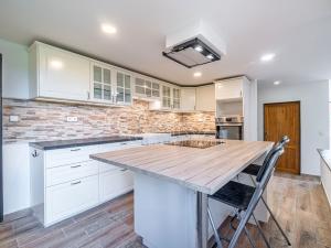 Pronájem rodinného domu, Chvatěruby, 89 m2