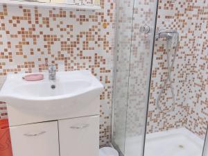 Pronájem bytu 1+kk, Karlovy Vary - Drahovice, Blahoslavova, 26 m2