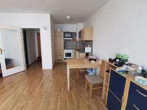 Pronájem bytu 1+kk, Praha - Strašnice, Vinohradská, 43 m2