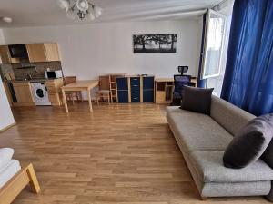 Pronájem bytu 1+kk, Praha - Strašnice, Vinohradská, 43 m2