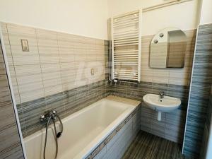 Pronájem bytu 2+kk, Hradec Králové, Střelecká, 52 m2