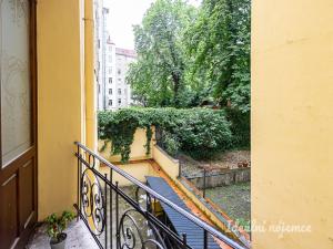 Pronájem bytu 1+kk, Praha - Vršovice, Na spojce, 18 m2