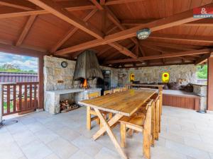 Prodej rodinného domu, Nová Role - Mezirolí, 221 m2