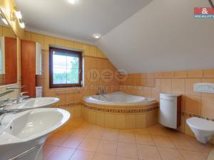 Prodej rodinného domu, Nová Role - Mezirolí, 221 m2