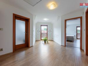 Prodej rodinného domu, Nová Role - Mezirolí, 221 m2