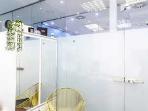 Pronájem obchodního prostoru, Praha - Karlín, Křižíkova, 12 m2