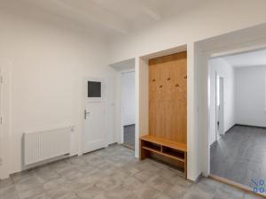 Pronájem bytu 2+1, Klatovy, nám. Míru, 71 m2