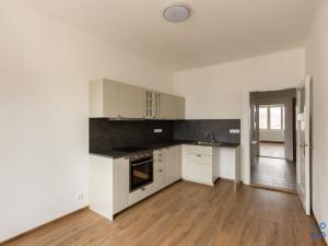Pronájem bytu 2+1, Klatovy, nám. Míru, 71 m2
