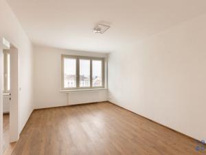 Pronájem bytu 2+1, Klatovy, nám. Míru, 71 m2