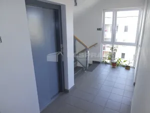 Pronájem bytu 2+kk, Praha - Uhříněves, Františka Diviše, 60 m2