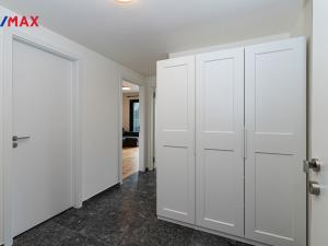 Pronájem bytu 2+kk, Praha - Modřany, Československého exilu, 45 m2