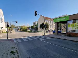 Pronájem garážového stání, Brno, U Červeného mlýna, 13 m2