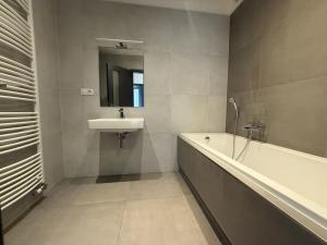 Pronájem bytu 2+kk, Pardubice - Zelené Předměstí, Pod Vinicí, 64 m2