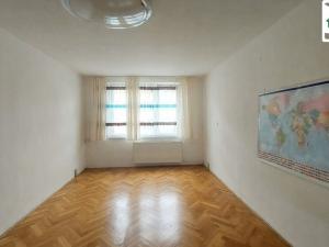 Pronájem bytu 3+1, Cheb, Čapkova, 76 m2