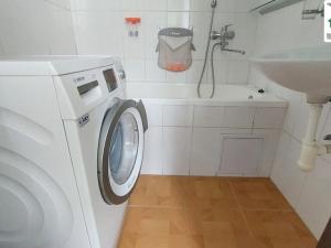 Pronájem bytu 3+1, Cheb, Čapkova, 76 m2