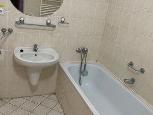 Pronájem bytu 2+kk, Hradec Králové - Nový Hradec Králové, třída Edvarda Beneše, 62 m2