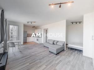 Pronájem bytu 1+kk, Praha - Strašnice, Zvěřinova, 48 m2