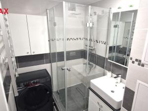 Prodej bytu 3+1, Ostrov, Lidická, 84 m2