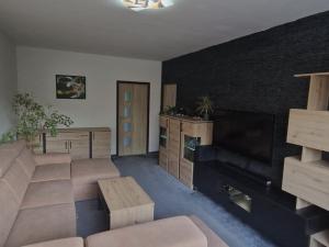 Prodej bytu 3+1, Ostrov, Lidická, 84 m2
