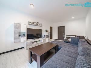 Prodej bytu 4+1, Ostrov, Májová, 67 m2