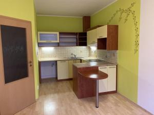 Pronájem bytu 2+kk, Hradec Králové - Třebeš, Svatojánská, 30 m2