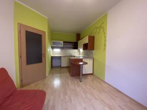 Pronájem bytu 2+kk, Hradec Králové - Třebeš, Svatojánská, 30 m2