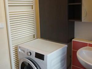 Pronájem bytu 2+kk, Praha - Dejvice, Lindleyova, 50 m2