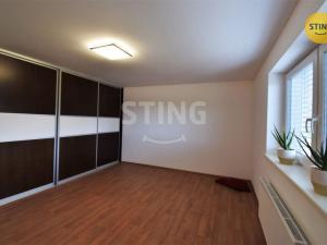 Pronájem atypického bytu, Zlín, Vejvanovská, 93 m2