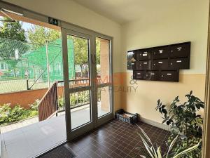 Prodej bytu 2+1, Hustopeče, U Větrolamu, 56 m2