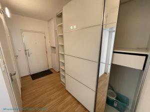 Pronájem bytu 2+kk, Praha - Kobylisy, Kyselova, 44 m2